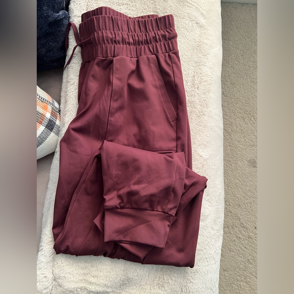 Like new! Mondetta burgandy joggers